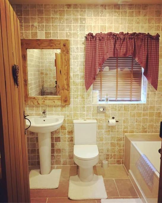 Bumbleberry Cottage Gresford Buitenkant foto